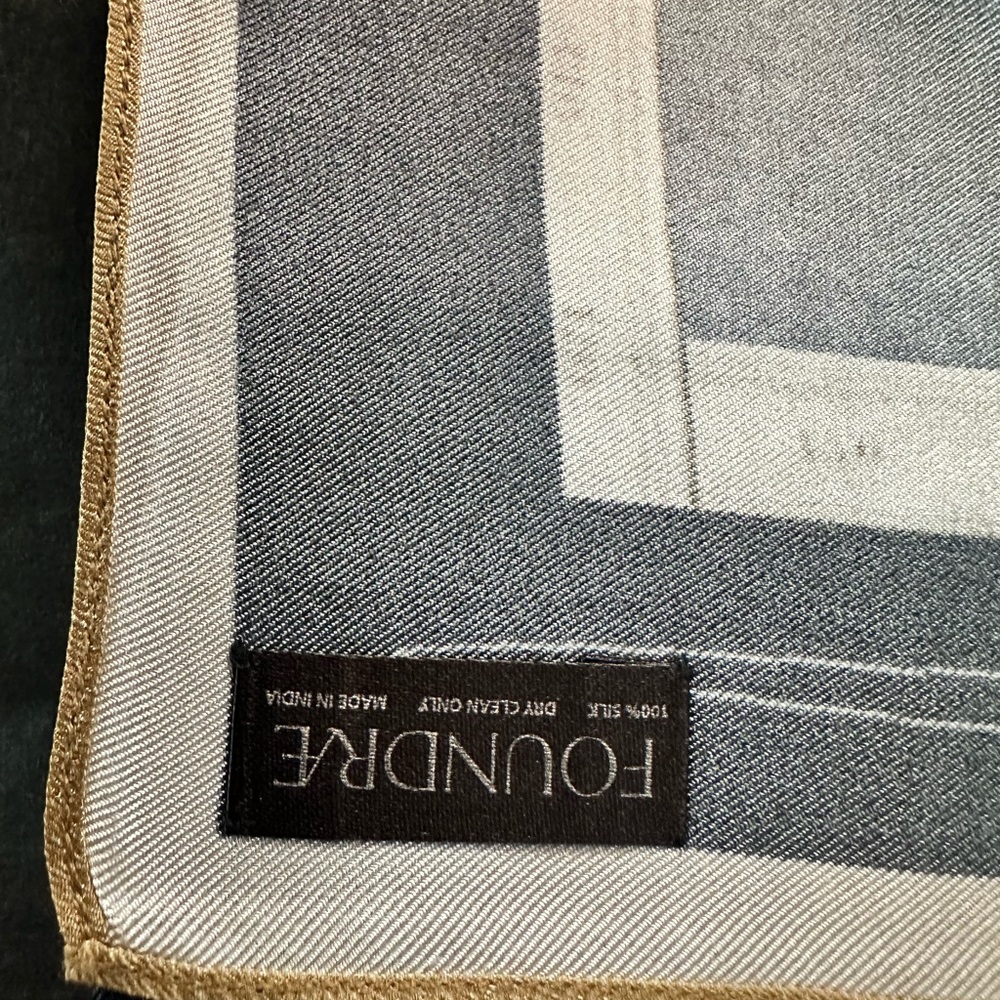 Foundrae 35x35 100% silk scarf - Picture 5 of 6